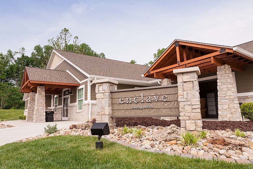 Building Photo - The Enclave