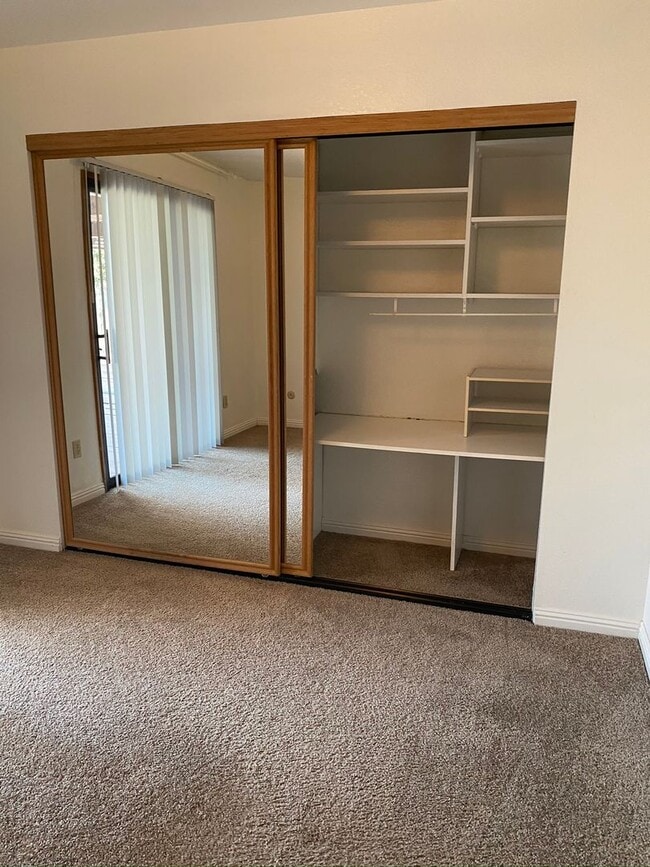 Building Photo - Lovely Updated Duplex in Quiet Neighborhood