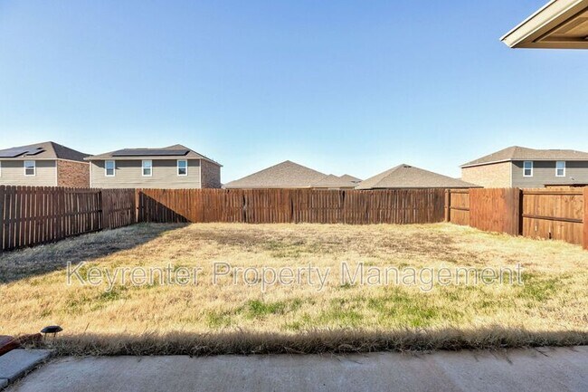 Building Photo - 1612 Maroon Dr