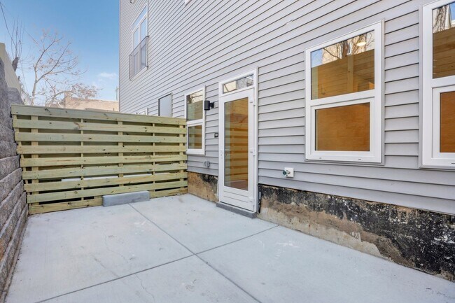 Building Photo - 2644 Coral St