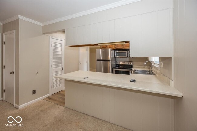 Building Photo - 130 Carmel View Dr