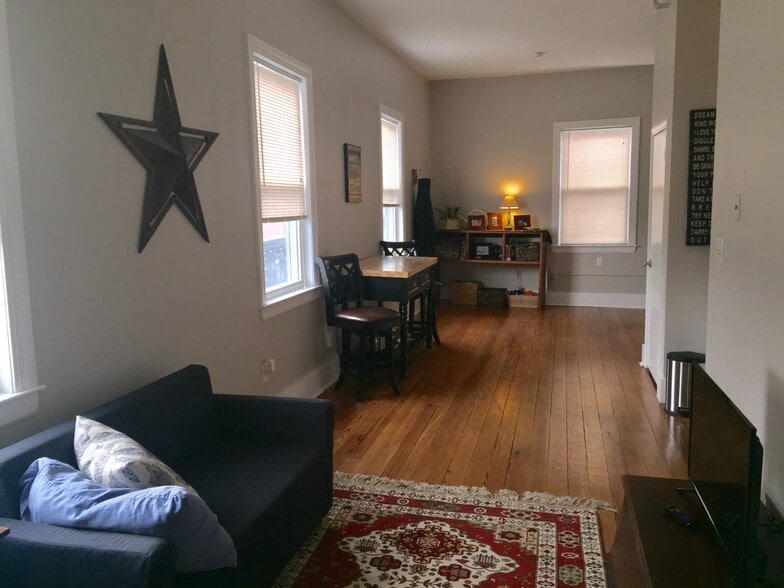 Building Photo - 4 Essex St