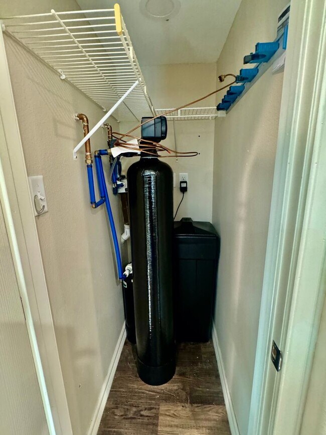 Building Photo - Elegant Estate in the Country Club Setting-Mother in law suite