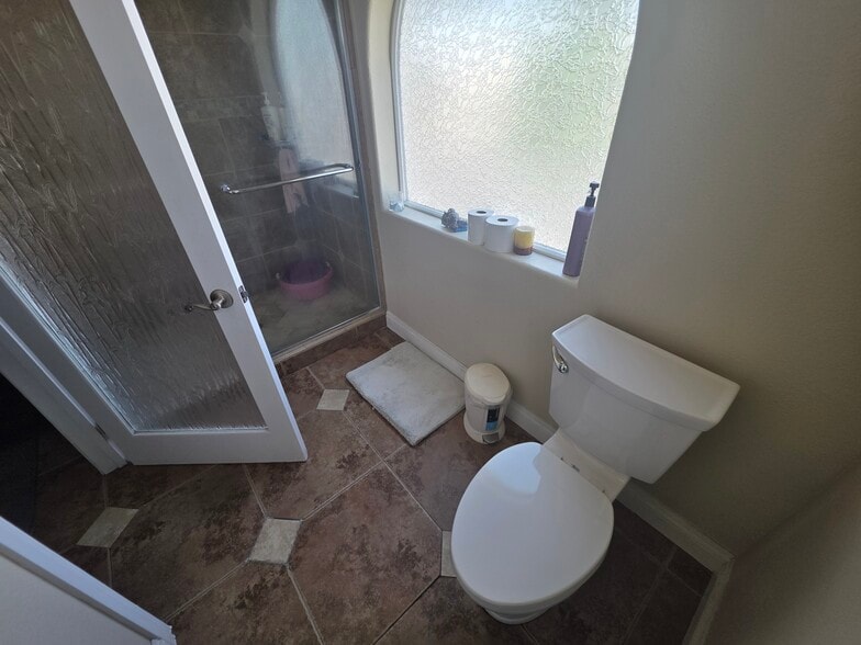 Pirmary Bathroom - 5102 La Palma Ave