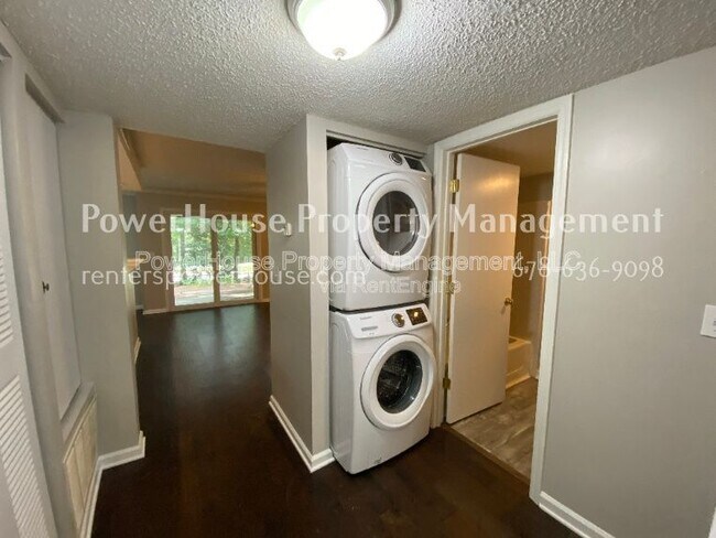 Building Photo - 5043 Brookside Ct