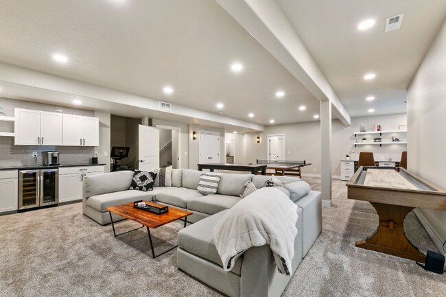 Building Photo - 1061 Mount Columbia Dr