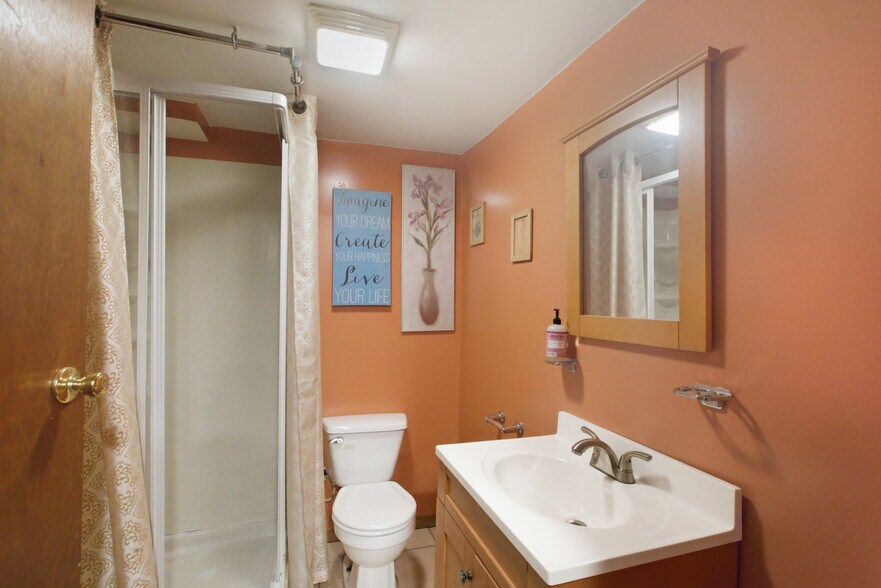 Building Photo - 5434 W Wrightwood Ave