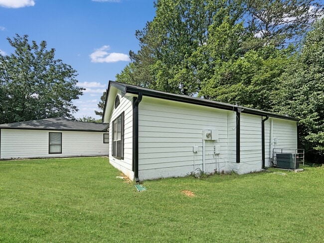 Building Photo - 9032 Gardener Dr