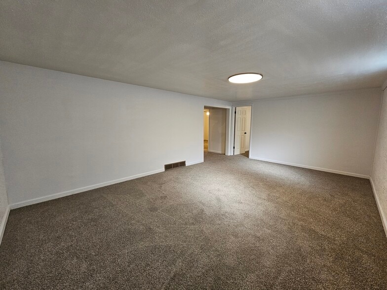 Building Photo - 308 Loomis Ave