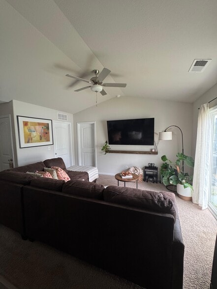 Building Photo - 1904 SW 10th Ct