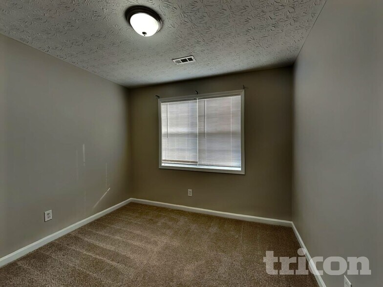 Building Photo - 235 Red Maple Dr