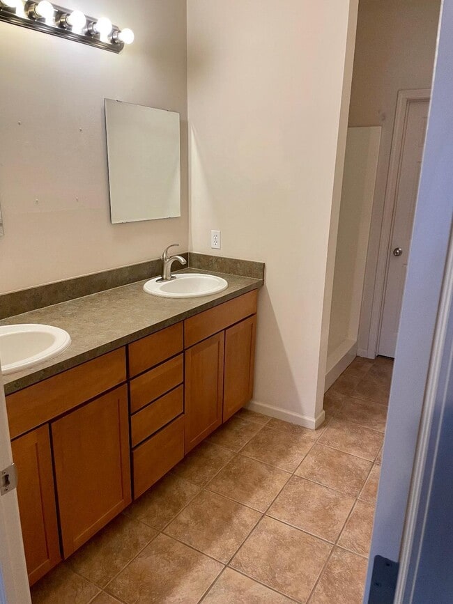 Building Photo - 3306 Hilton Rd