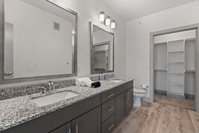 Building Photo - 12100 1/2 Ferrystone Glen Drive-SI ID1343252P