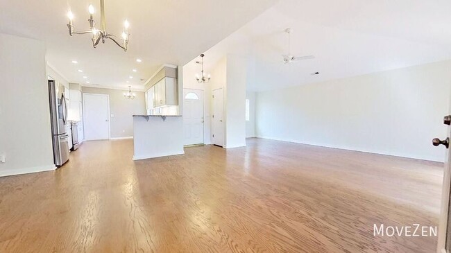 Building Photo - 1210 Smith Bay Cir W