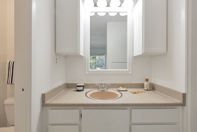 Building Photo - 955 Shorepoint Ct