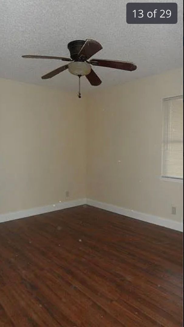 Building Photo - Spacious 2/2 Available for Move-In 9/1