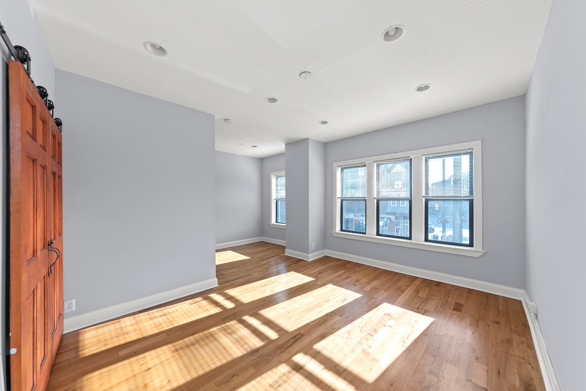 Building Photo - 4601 N Lincoln Ave