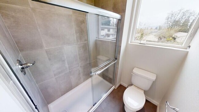 Building Photo - Start The New Year In Style! Discover the Elegance of this beautiful 3-bedroom Townhome!