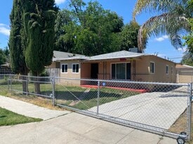 Building Photo - 272 W Beechwood Ave