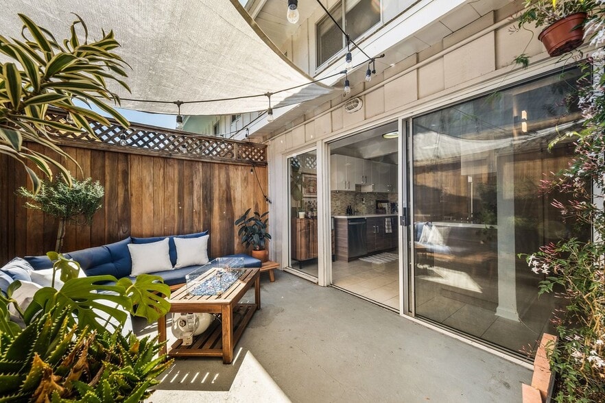 Patio - 4040 Grand View Blvd