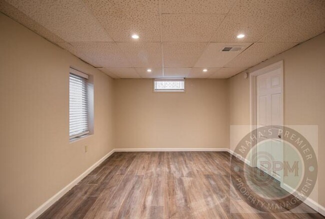 Building Photo - 1/2 OFF OF FIRST MONTH'S RENT! | Modern 3 Bd/2Ba Home | Near Aksarben