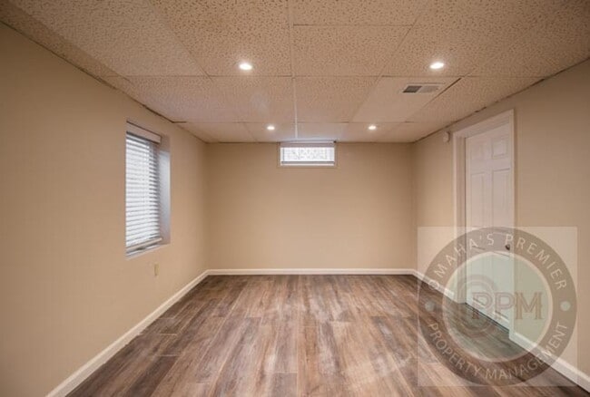 Building Photo - Modern 3 Bedroom / 2 Bathroom Home | Near Aksarben