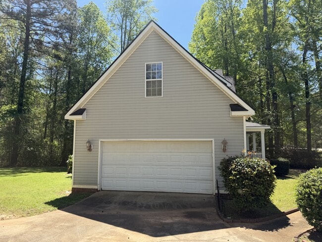 Building Photo - 230 Clinton Crossing Dr