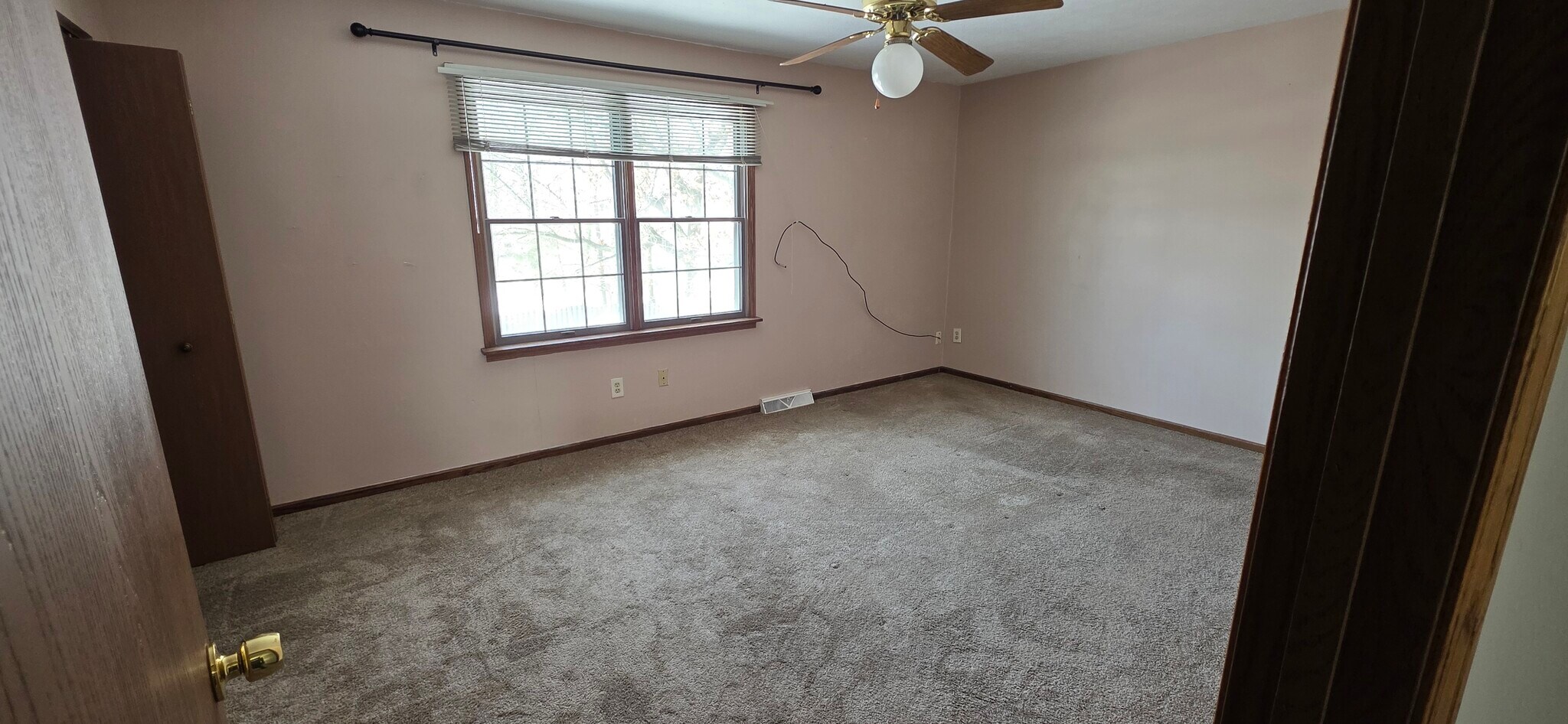 Building Photo - 5635 London Dr