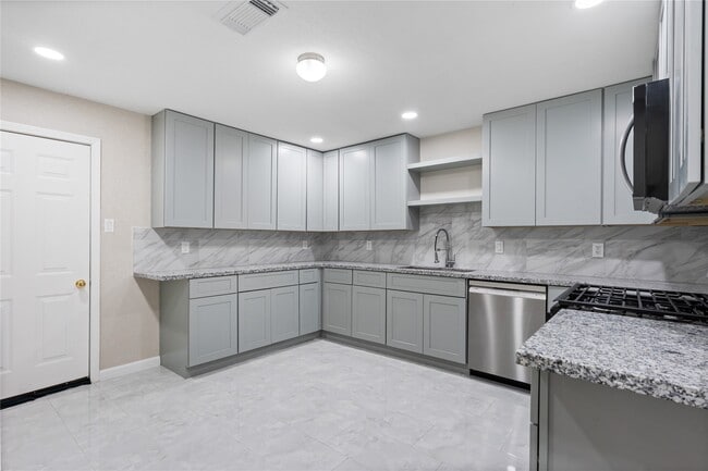 Building Photo - 10613 Chadwick St