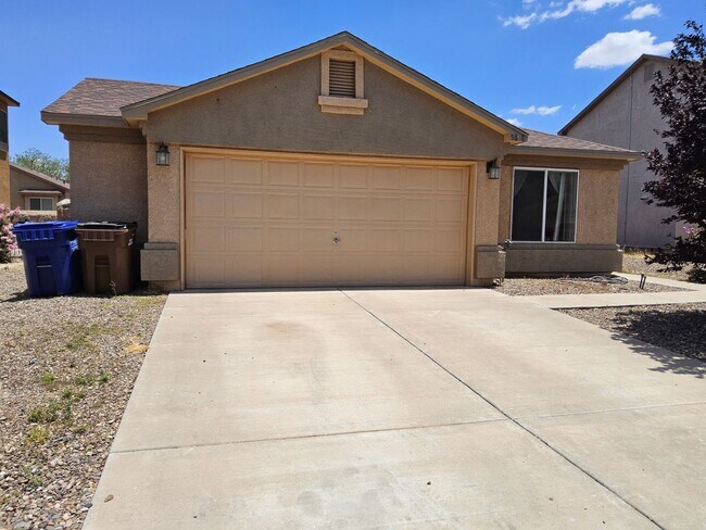 Primary Photo - Clean THREE Bedroom Home For Rent