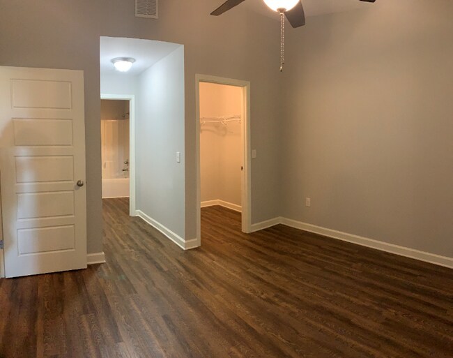 Building Photo - 4640 Crossing Ct