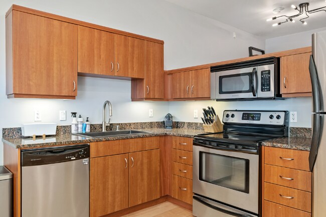 Building Photo - 889 Date St