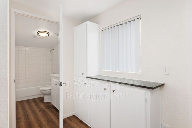 Building Photo - 2409 Newcastle