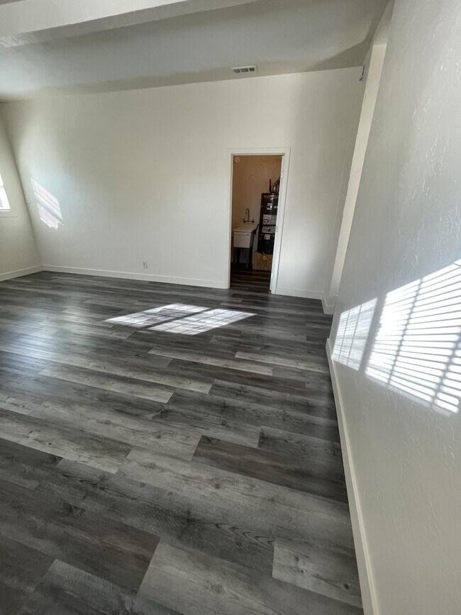 Building Photo - 1215 Whyler Rd