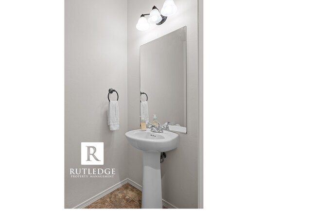 Building Photo - Southwest Medford / Near ROGUE X