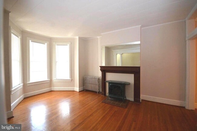 Building Photo - 105 E North Ave