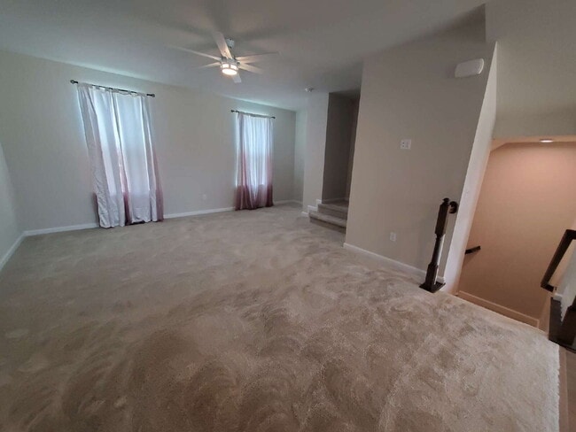 Building Photo - Beautiful 3 bedroom 2 1/2 bath townhome available for lease in Swedesboro