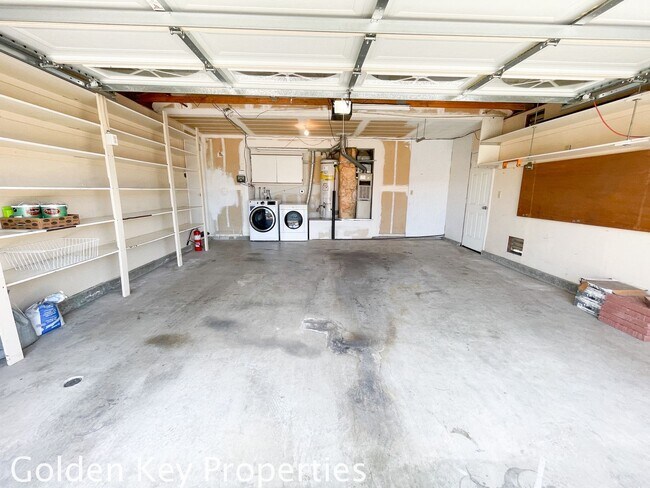 Building Photo - 2BR/2BA Single Level home in Vista Sandalwood Community! 2 Car Garage! Pool! Spa! Tennis/Basketba...