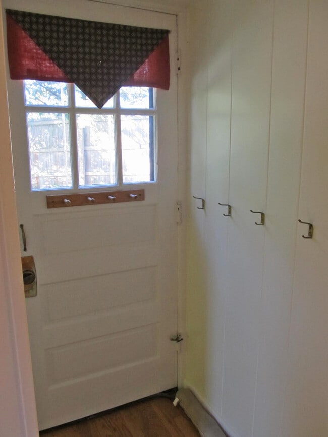 Building Photo - Four Bedroom Home in Milwood