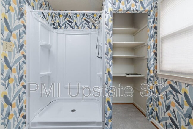 Building Photo - 103 Avondale Dr