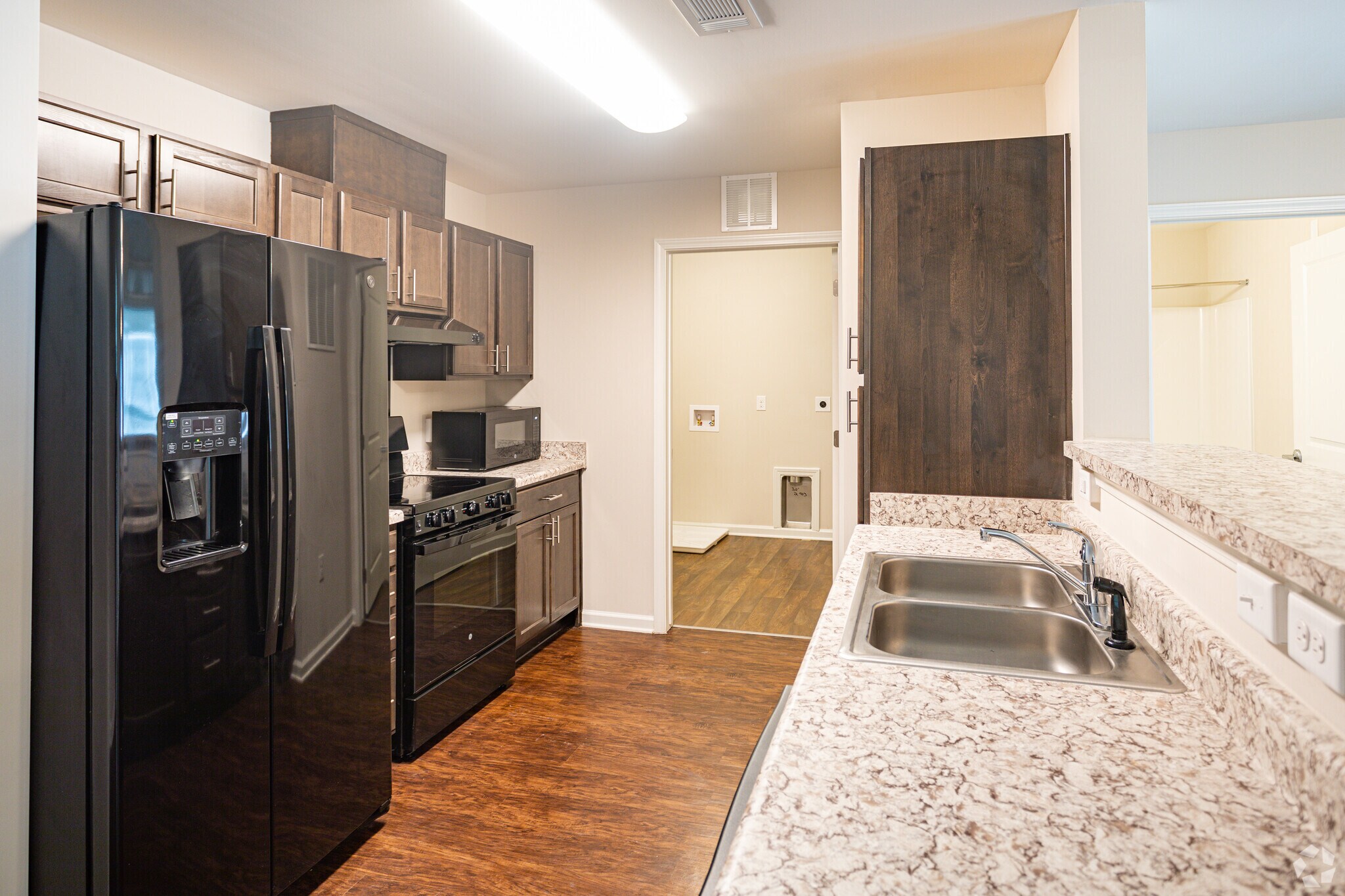 2BR, 2BA - Glenwood Ridge Apartments