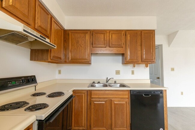 Building Photo - 3 Bed, 2.5 Bath, Townhome in Inwood, WV