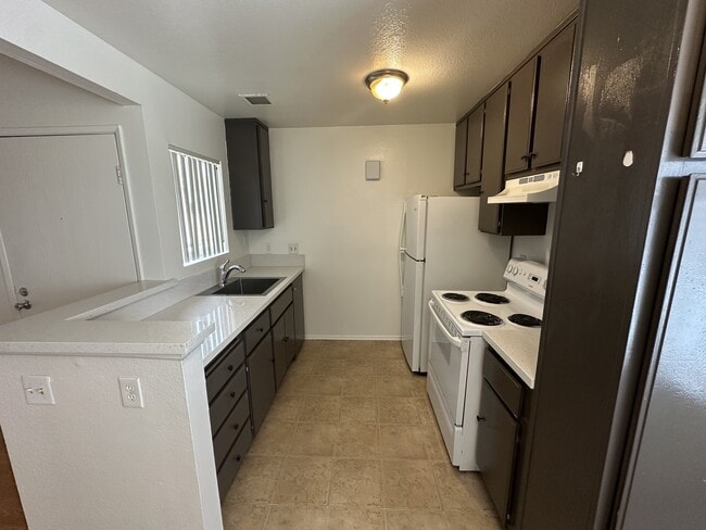 Building Photo - 3653 Oak Creek Dr