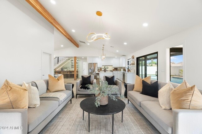 Building Photo - 1643 W Griswold Rd