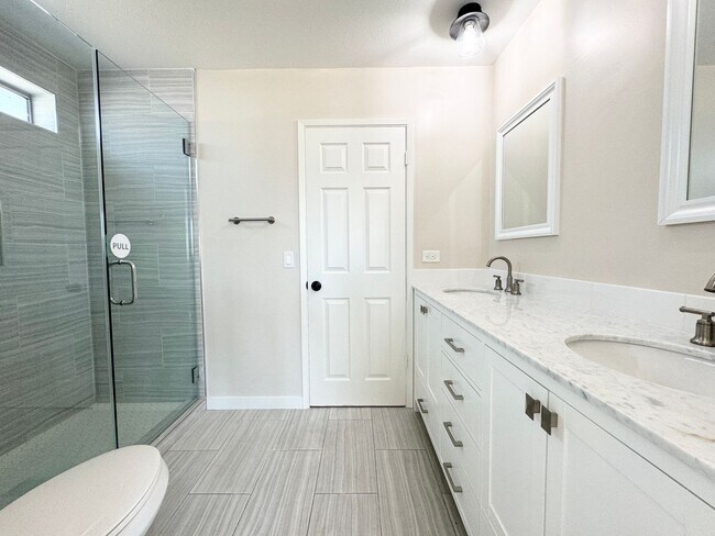 Building Photo - 68745 Tachevah Dr