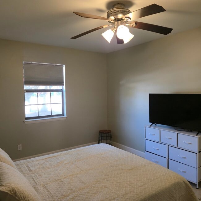 Building Photo - 348 Woodham Ct