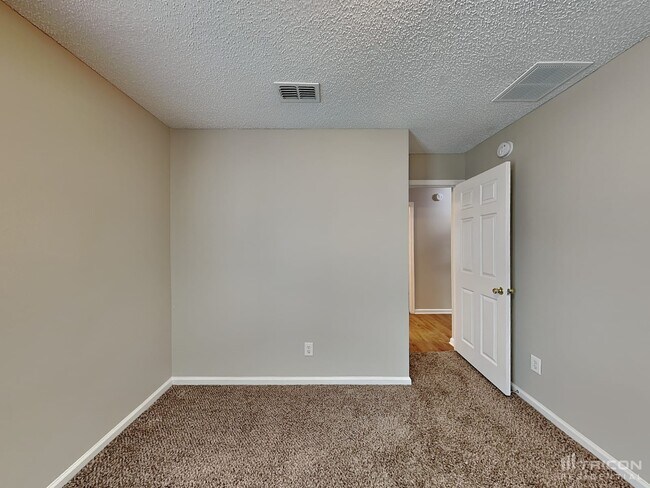 Building Photo - 2706 Taylor Hill Dr