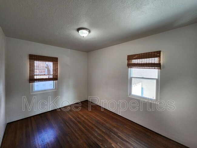 Building Photo - 907 9th St