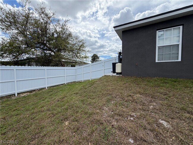 Building Photo - 721 Ivan Ave S