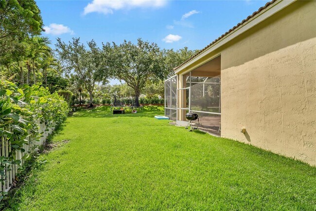 Building Photo - 885 Tanglewood Cir